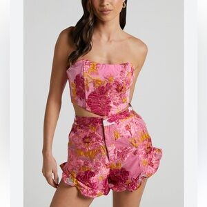 Showpo BRAILEY SHORTS - FRILL HEM FLORAL SHORTS IN PINK JACQUARD 2